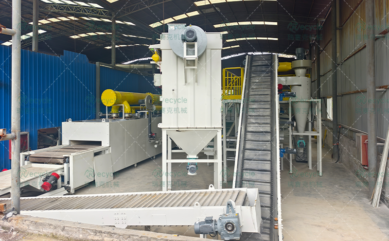 貴州畢節(jié)光伏板熱解處理設(shè)備現(xiàn)場圖