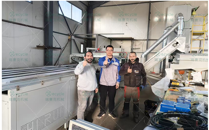 希臘太陽能光伏板回收利用設(shè)備圖